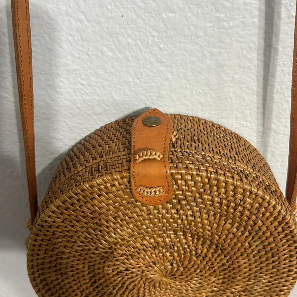Straw Studios Tan Woven Crossbody Bag - Picture 3 of 6